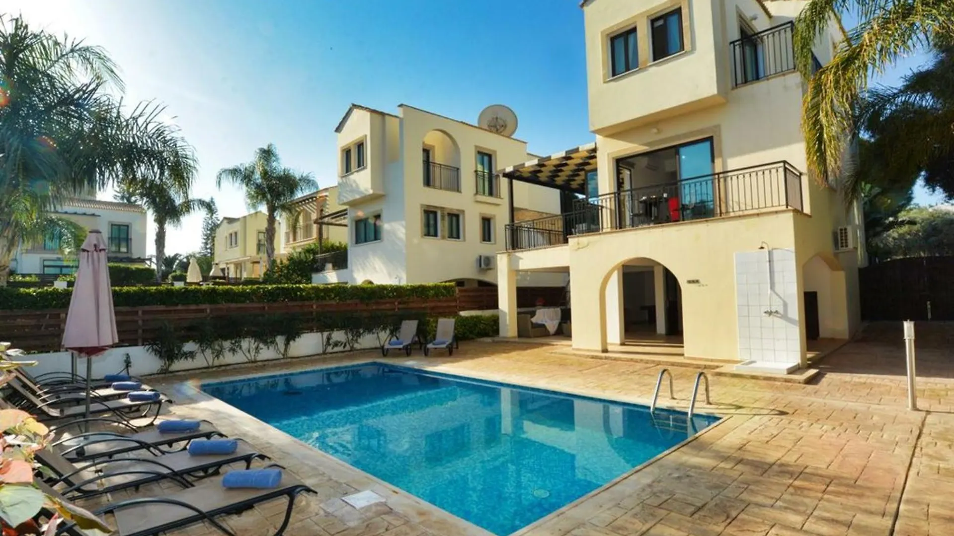 Villa Protaras Paralia, Spacious 4Bdr Central Protaras Villa, Close To Fig Tree Bay Beach