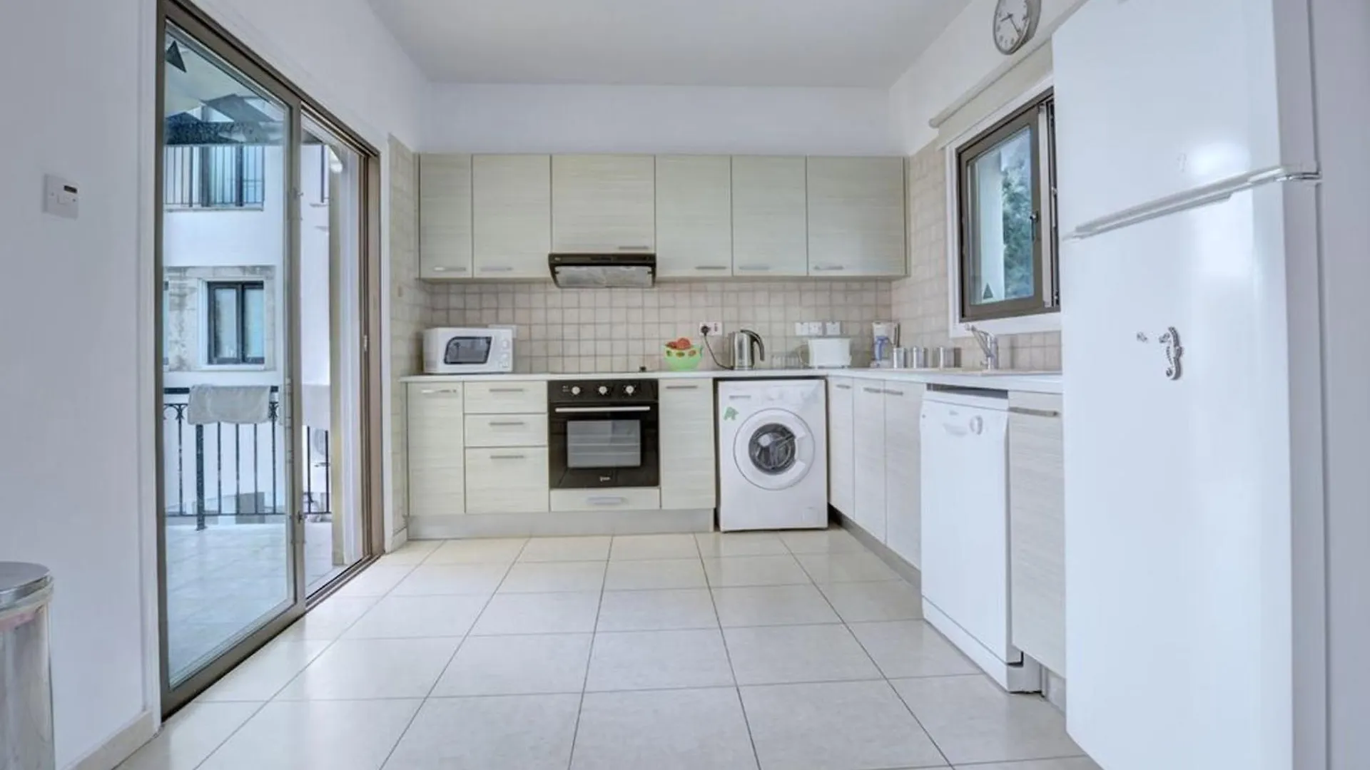 Villa Protaras Paralia, Spacious 4Bdr Central Protaras Villa, Close To Fig Tree Bay Beach